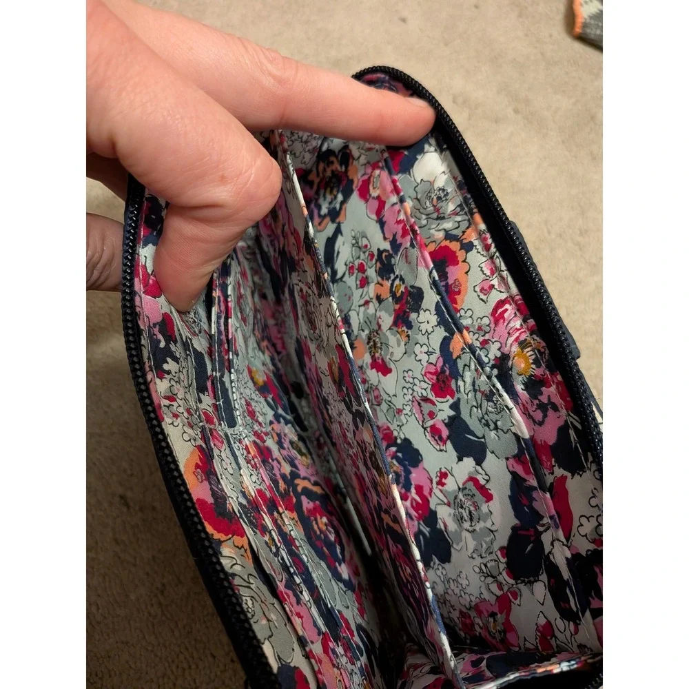 Vera Bradley Navy Blue Quilted Turnlock Zip‎ Around Wallet Floral Lining